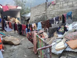 Damnificados de inundaciones de Pakistán desesperan por la ayuda internacional