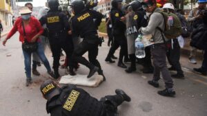 Defensoría de Perú confirma la muerte de una persona en protestas en Cusco