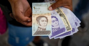 Devaluación del bolívar llega a 5,6 % frente al dólar