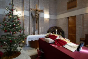 Difundieron primeras imágenes del cuerpo de Benedicto XVI en la capilla ardiente