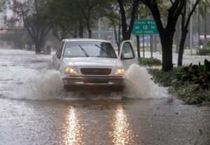 EE.UU. en alerta por una tormenta que ha inundado California y avanza al este
