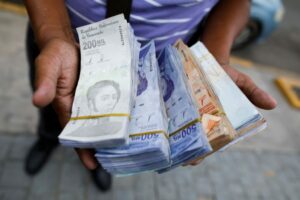 Economistas instan a crear un plan para estabilizar el bolívar – SuNoticiero