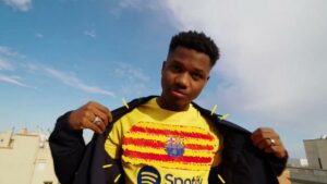 El Barça estrena ante el Girona una camiseta con la 'senyera' en el pecho