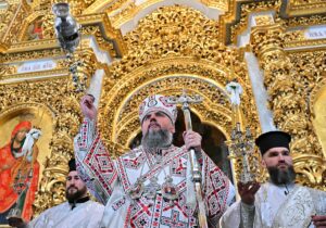 El lder de la Iglesia ortodoxa ucraniana pide por "la victoria contra el imperio del mal" desde un monasterio desligado de Mosc