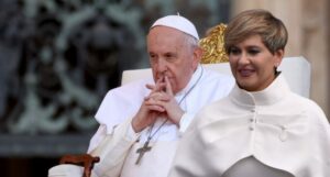 El papa recibió en audiencia a la primera dama de Colombia, Verónica Alcocer