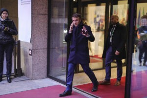 Emmanuel Macron afronta su enero ms convulso con la primera gran huelga el jueves