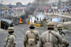 Enfrentamientos y ataques a infraestructura en nuevas protestas en Lima