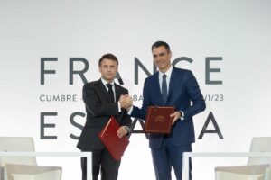 España y Francia pactan frente común en la UE, intensificar contactos y hacer intercambios en los Consejos de Ministros