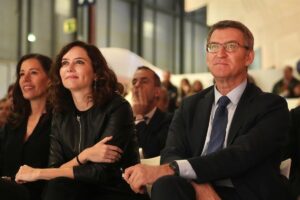 Feijóo pide disculpas a Macron por el "desaire" de Aragonès al himno y censura que Sánchez lo tolere