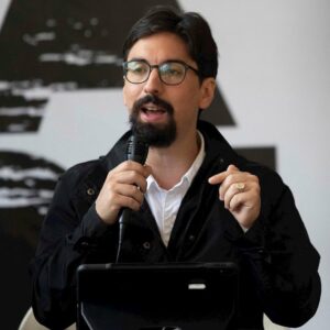 Guevara rechaza llamados a levantar sanciones a Maduro