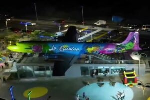Inauguran en la cinta costera de La Guaira el primer restaurante construido dentro de un avión (+Imágenes)
