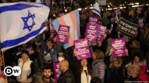 Israel: miles de manifestantes en Tel Aviv contra el nuevo Gobierno de Netanyahu | El Mundo | DW