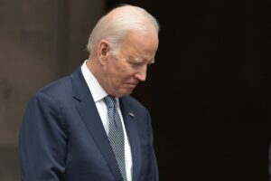 Joe Biden tena en su despacho privado informes secretos sobre Irn, Ucrania y Reino Unido