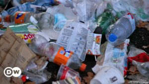 La Eurocámara pide prohibir la exportación de residuos plásticos | El Mundo | DW
