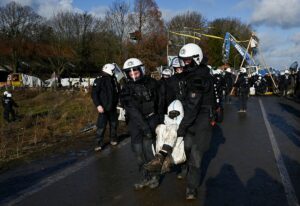 La Polica alemana da por terminado el desalojo de los activistas de Ltzerath