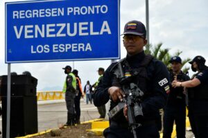 La burbuja de la frontera entre Venezuela y Colombia: pobreza entre ferraris y casinos