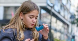 La contaminación ambiental podría ser un factor de riesgo en el desarrollo de ataques de asma en niños y adolescentes urbanitas | Actualidad