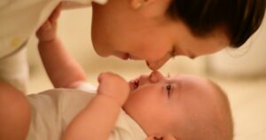 Las características de los permisos parentales influyen sobre la salud mental de las madres | Actualidad