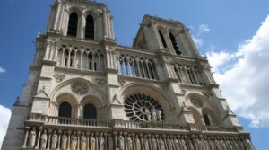Las tres misteriosas leyendas que encierra la catedral de Notre Dame