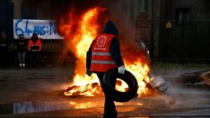 Los sindicatos franceses vuelven a manifestarse contra la reforma de las pensiones de Macron