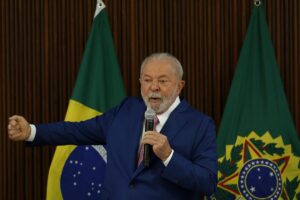 Los tres poderes de Brasil destacan su "unidad" para hacer frente al "golpismo" y al "terrorismo"