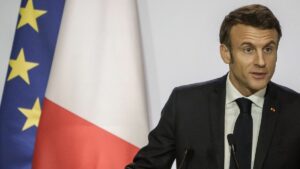Macron mantiene la reforma de las pensiones pese al alto seguimiento de la huelga