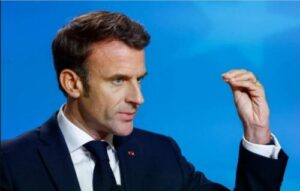Macron promete a Ucrania que Francia y Europa estarán a su lado en 2023