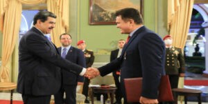 Maduro recibe cartas credenciales de los nuevos embajadores