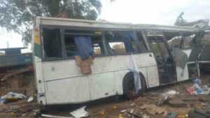 Más de 40 muertos por choque de dos autobuses