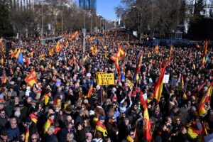 Miles de personas se manifiestan en Madrid contra Sánchez y "la deriva política que ha tomado España"