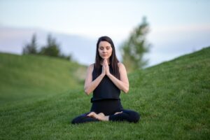 "Mindfulness", estudio muestra la efectividad de la terapia de meditación en adolescentes con traumas