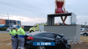 Muere mujer en choque de carro con escultura de aeropuerto Alfonso Bonilla - Cali - Colombia