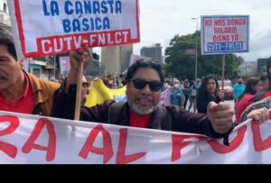Partido Comunista marcha con educadores por salarios dignos