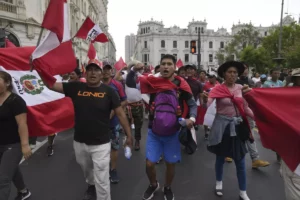 Perú extiende estado de emergencia a tres departamentos más por las protestas
