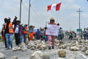Perú reporta 10 regiones con tránsito restringido por protestas
