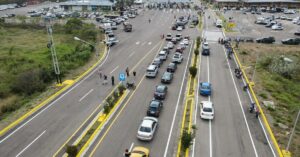 Por ‘Puente Tienditas’, que conecta al país con Venezuela, han circulado unos 1.360 vehículos tras ser abierto