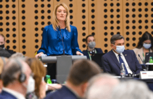 Presidenta Eurocámara abre procedimiento para levantar inmunidad a dos diputados