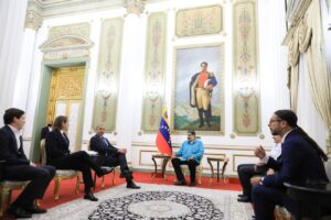 Presidente Maduro recibió a destacados futbolistas en el Palacio de Miraflores |
