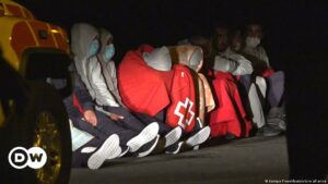 Rescatan a más de 140 migrantes en costas de la isla española de Lanzarote | El Mundo | DW