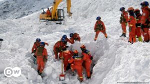 Sube a 28 cifra de muertos por avalancha en región del Tíbet | El Mundo | DW