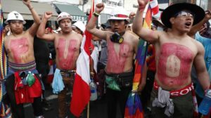 Manifestantes en la ciudad de Lima. Foto: EFE