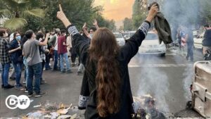 UE y Reino Unido imponen nuevas sanciones a Irán por represión de protestas | El Mundo | DW