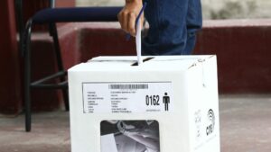 ¿Qué se vota en las elecciones y referendo del 5 de febrero en Ecuador?
