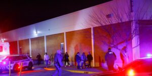 Al menos un muerto y tres heridos en un tiroteo en un centro comercial de El Paso (Texas)