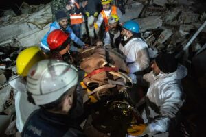 Aumenta a 33 mil el número de muertes por terremoto en Turquía y Siria