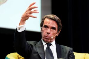 Aznar advierte que si el Gobierno repite victoria "habrá un cambio de país" pero confía en Feijóo y en su "moderación"