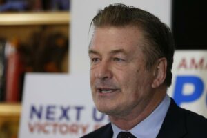 Baldwin pide que se rebaje su posible pena de cárcel por «error legal básico» – SuNoticiero