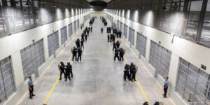 Bukele inaugura una cárcel en El Salvador para albergar a 40.000 pandilleros
