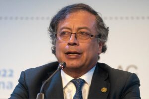 Congreso de Perú aprueba rechazar declaraciones del presidente de Colombia, Gustavo Petro