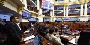 Congreso de Perú niega debate sobre proyecto de adelanto electoral